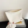 Bolsa de cosméticos de veludo cotelê espessada para uso doméstico Bolsa de viagem para mulheres Bolsa de lavagem de grande capacidade Bolsa de mão conveniente para armazenamento de troca de batom