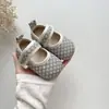Novedad Otoño 2026 Zapatos de Bebé de Algodón de Color Suave Suela Suave Moda Elegante para Niños y Niñas Velcro Antideslizante Zapatos para Niños Pequeños
