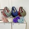 Bolso de nube de nicho, bolso de burbuja plisado de Corea del Sur, moderno bolso de hombro informal de plumas para mujer, bolso cruzado tipo bola de masa
