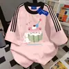 Camiseta 100% Algodão Puro Doce e Fresca Fofa com Três Listras Gola Redonda Manga Curta para Homens e Mulheres Verão Casual Tendência Marca Par de Tops Ins
