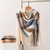 Novo Cachecol Xadrez para Mulheres 2026 Estilo Doce Japonês e Coreano Cachecol Quente para o Trabalho Cachecol Fashion Outono e Inverno Cachecol de Faux Cashmere