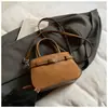 Bolso de Mano Pequeño de Alta Gama Estilo Coreano para Mujer 2026 Nuevo Modelo Bolso de Hombro Retro Sencillo para el Trabajo y los Viajes Diarios Bolso Cruzado de Moda