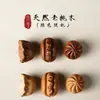 Colgante Llavero de Madera de Durazno Viejo para Dumplings y Panchos Talla en Madera 3D Accesorio de Artesanía Decoración Hecha a Mano para DIY