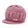 Nuevo sombrero de invierno forrado de polar para mediana edad y ancianos, gorra con visera versátil para señoras mayores, sombrero de lana tejido cálido para madre