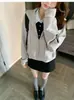 Cardigã moletom cinza curto com capuz, top casual esportivo, jaqueta super estilosa para mulheres, roupa de outono para meninas petite, look estilo coreano