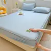Fuente de Artículos - Modelo Nuevo 2026 Seda Refrigerante Frijol Grueso Sábana Ajustada Juego de Tres Piezas Estructura de Sándwich Protector de Colchón Cama