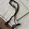Colar Cachecol de Seda Castanha para Mulheres 2025 Novo Design Único Corrente de Suéter Acessórios Simples Elegantes Versáteis Tendência