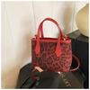 Bolsa popular deste ano feminina outono e inverno 2024 nova moda bolsa de balde portátil textura retrô leopardo bolsa transversal feminina