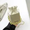 Estilo occidental nuevo bolsa cuadrada de caja con cordón 2024 Nueva Moda casual simple cadena al hombro bandolera portátil pequeña bolsa cuadrada