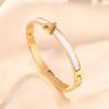 Pulsera de Acero de Titanio para Celebridad de Internet TikTok Letra V Nácar Blanco Diseño Nicho Lujo Ligero Color Ins Pulsera sin Joyería