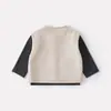Conjunto de Três Peças para Bebê e Criança Pequena: Camada Base Simples, Colete de Lã com Desenhos, Calça Xadrez Solta de Perna Larga para Outono