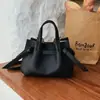 Bolso tipo cubo de color caramelo con estampado de lichi coreano para mujer, nuevo bolso tote versátil de verano 2026, bolso de hombro y cruzado para ir al trabajo