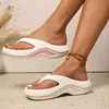 Nuevas chanclas de suela gruesa para mujer, para uso exterior en verano, antideslizantes, resistentes al olor, a la moda y versátiles, chanclas de alta gama para playa y costa