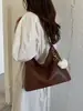 Bolsa tote grande de couro macio com padrão trançado, alça de ombro larga que reduz a carga, adequada para o trajeto diário e viagens, cabe livros, pode ser usada no ombro ou na transversal