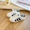 Zapatos de Concha con Estampado de Leopardo para Niños 2026 Otoño/Invierno Nuevos Zapatos Deportivos para Niños Ligeros Versátiles de Moda Zapatos de Entrenamiento Alemanes