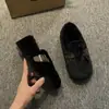 Pantuflas peludas para usar en exteriores en invierno, nuevo estilo 2026 mocasines slip-on de invierno, zapatos de algodón planos de suela blanda, cálidos y forrados de felpa