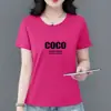 Produto de luxo de alta qualidade~Camiseta feminina de manga curta, novo modelo 2025 com estampa de letras brancas, versátil e que afina a silhueta, adequada para mulheres de meia-idade