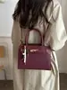 Bolsa elegante e minimalista de PU trançado para mulheres, nova coleção 2026, bolsa de ombro, bolsa transversal, adequada para o trajeto diário e negócios, bolsa quadrada pequena, bolsa de mão