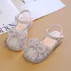 Sandalias de punta cerrada para niña 2025 Verano Nuevo Versátiles Suela de jalea Zapatos de pedrería Niña Princesa Niños Medianos y Grandes