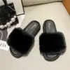 Nuevas zapatillas europeas y americanas de plataforma gruesa, sandalias peludas de color liso, sandalias tipo chancla de moda, venta directa y al por mayor desde el fabricante