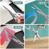 Tesoura portátil transparente fosca estilo Ins, projetada para estudantes e meninas, especificamente para cortar franjas, e adequada para uso doméstico como uma ferramenta multiuso para artesanato e corte.