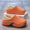 Pantuflas de algodón impermeables para hombre, con suela gruesa de EVA, forro de felpa, diseño antideslizante y construcción duradera, adecuadas para usar en interiores y exteriores, y que proporcionan calidez