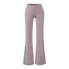 Conjunto de tres piezas para mujer de principios de otoño: un cárdigan ajustado, adelgazante y elegante, combinado con pantalones largos ajustados, diseñado para acentuar la cintura y crear un look elegante y versátil