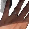 Anillo de Oro con Zirconita Destello Dorado Estilo Francés Hija Lujo Moda Nicho Diseño Único Delicado Anillo Estilo Chanel