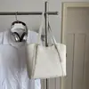 Bolsa grande moderna e estilosa para mulheres 2026 nova bolsa de ombro tote vintage de grande capacidade para mulheres executivas europeias e americanas