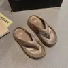 Novas Sandálias de Verão 2026, Aumento de Altura de 5cm, Chinelos com Solado Grosso para Mulheres, Calçados de Praia EVA de Verão, Sandálias de Dedo à Prova d'Água