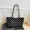 Bolso de Mujer de Lunares de Alto Valor 2026 Otoño Nuevo Moderno Bolso de Hombro Único y de Mano Ligero Versátil Bolso Tote de Gran Capacidad