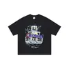 Camiseta de Manga Curta Estampada com Letras Graffiti em Moldura de TV Vintage Desgastada para Homens, Novo Estilo Primavera/Verão, Blusa Casual Solta para Mulheres, Tendência