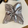 Scrunchie Retro de Cetim Brilhante com Bolinhas Estilo Francês Lenço Quadrado Versátil para Prender o Cabelo para Mulheres