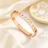 Pulsera de cadena de acero de titanio incrustada con diamantes, diseño hueco de lujo ligero, pulsera de nicho, versátil, no se decolora, accesorio para el día a día