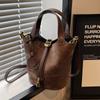 Bolsa Feminina 2026 Nova Outono e Inverno Transversal Grande Capacidade Saco Saco Rígido Retrô High-End Versátil Bolsa de Ombro