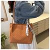 Bolso de alta gama estilo extranjero de gran capacidad 2024 nuevo bolso de mujer moda bandolera para ir al trabajo bolso tote popular de verano