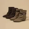 Botas femininas de tornozelo bico fino estilo retrô com aumento interno, novo estilo outono/inverno, cano curto, fivela de cinto, botas da moda com sola plana