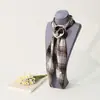 Bufanda de gasa con forma de diamante para mujer, estilo coreano, estampado a cuadros, bufanda larga para el cuello con hebilla de bufanda de flor de rosa tridimensional, cinta elegante
