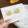 Pendientes de flor de cristal amarillo suaves estilo francés para mujer, frescos, compactos, diseño exquisito, nuevos pendientes de lujo ligero