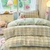 Conjunto popular de roupa de cama de quatro peças, confortável e respirável, conjunto de capa de edredom para cama de dormitório estudantil, conjunto de três peças estilo ins, fresco e moderno