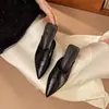 2026 Nuevo Estilo Mocasines de Nicho Tacón Bajo con Falda Punta Fina Medias Zapatillas Calzado de Exterior para Mujer Sensación de Alta Gama Zapatillas de Punta Cerrada Cuero Suave