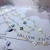Colar longo de pérolas luxuoso e sofisticado para outono e inverno, corrente para suéter moderna e versátil, colar multicamadas, acessório de joia em liga