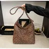 Dropshipping Transfronterizo Bolso Casual Retro de Gran Capacidad Bajo el Brazo para Mujer Bolso Tote de Felpa Gamuzada de Alta Calidad Bolso de Mano Simple para Mujer