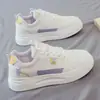 Sapatos casuais femininos, novos tênis outono 2026, sapatos brancos de couro respirável, estilo coreano versátil, sapatos de plataforma ins