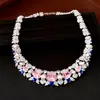 Aretes y collar de flores cuadradas huecas con perla de circón de aguja plateada, sensación de lujo ligero y alta gama, joyería exquisita y elegante para mujer