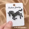 Nova Broche de Cavalo com Strass Vintage, Alfinete de Terno Retrô do Ano do Zodíaco, Acessório da Moda de Alto Padrão, Joia de Nicho
