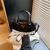 Bolso de Mano Boston de Encaje Único Versátil Lindo para Mujer 2026 Nuevo Estilo de Verano Bolso de Hombro Cruzado Venta al por Mayor