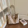 Bolso de mano único y elegante de lunares para mujer, nuevo bolso de hombro casual de moda 2026, bolso de gran capacidad para el trabajo
