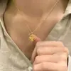 Chapado Eléctrico en Oro Real Xiaohongshu Más Vendido Collar de Flor de Trébol de Cuatro Hojas Chapado en Oro para Mujer, Estilo Vintage Old Money, Envío Directo de Una Pieza