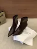 Botas curtas de bico fino para mulheres, outono e inverno, off-white, estilo francês, botas finas de salto alto, salto agulha, botas estilo Martin